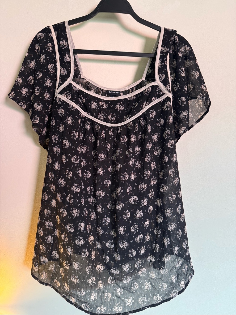 torrid Black & White Floral Sheer Scoop Neck Blouse